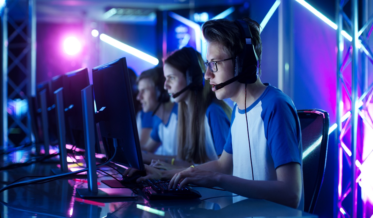 Traditional Sports and Cybersports: The Fan Engagement Gap